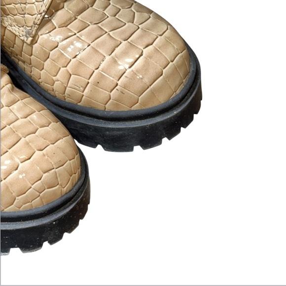 Urban Outfitters Chelsea Boot Grunge Goth Chunky Croc Platform Combat Ivory Sz 8 - Picture 8 of 15